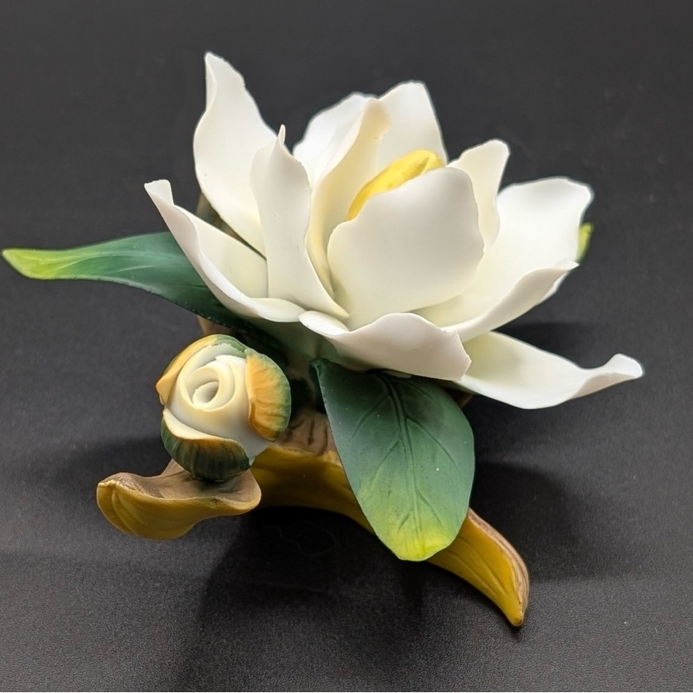 Andrea by Sadek Figurine White Magnolia Flower, Bud and Branch NIB! 15704 - Picture 6 of 10